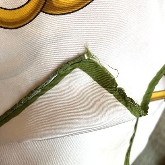 Oleg Cassini Signed Logo Scarf Silky Gold Chain Medallion Green & Red 26” Square - Picture 7 of 7